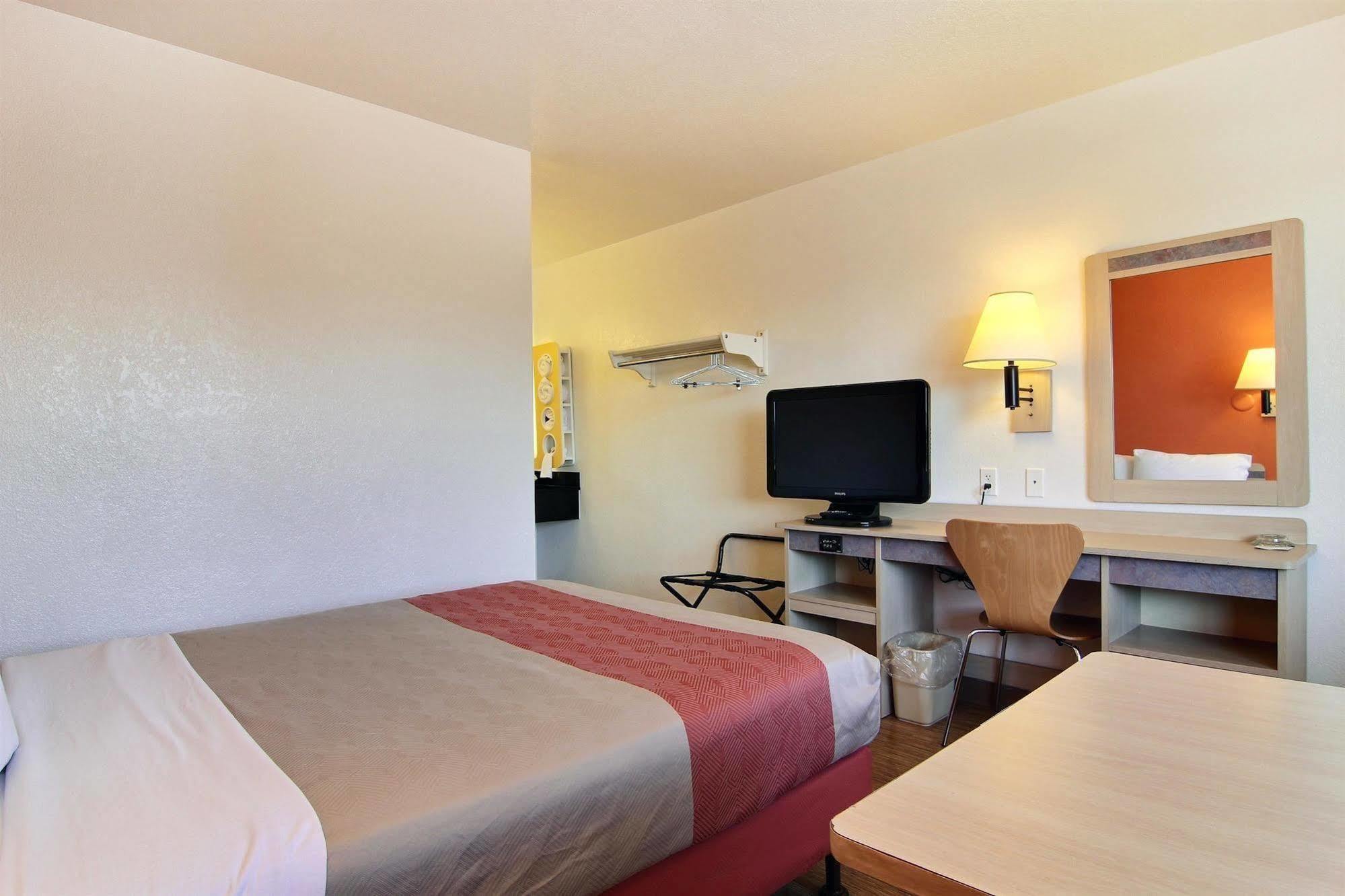 Hotel 6-san Angelo, Tx